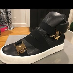 ❤️SOLD! New Giuseppe Zanotti Sneaker 7.5 Women’s 9